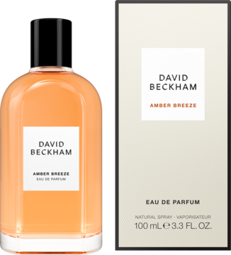 Męska woda perfumowana David Beckham Amber Breeze, bursztynowa butelka i beżowe pudełko, widok z przodu.