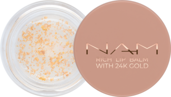 NAM Rich Lip Balm z 24K złotem, otwarty słoiczek z płatkami złota i jasnoróżowe wieczko, widok z góry.