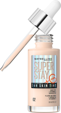 Maybelline Super Stay 24H Skin Tint 02 z witaminą C, jasny fluid w butelce, wyciągnięty aplikator.