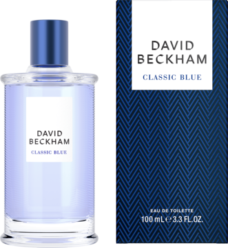 David Beckham Classic Blue woda toaletowa: szklana butelka z niebieskim korkiem i wzorzyste opakowanie, obok siebie.