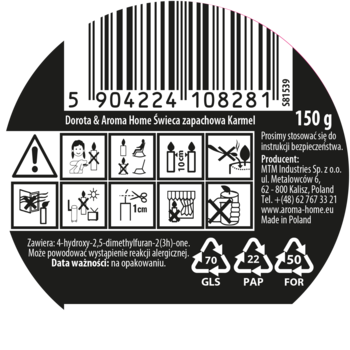 Czarna, okrągła etykieta świecy Dorota & Aroma Home Karmel z białym tekstem, kodem kreskowym i piktogramami.