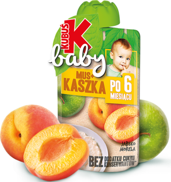 Zielona saszetka Kubuś Baby mus+kaszka jabłko-morela dla 6+ miesięcy, z uśmiechniętym dzieckiem i owocami.