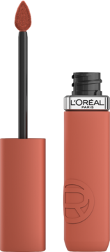 Matowa pomadka w płynie L'Oréal Paris Infaillible Matte Resistance w odcieniu koralowym, z wyjętym aplikatorem.