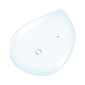 Przejrzysta, wodnista kropla ampułki Skin1004 Hyalu-Cica z bąbelkami powietrza, widok z bliska.