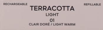 Etykieta Guerlain Terracotta Light Puder 01 Clair Doré / Light Warm. Opis: RECHARGEABLE i REFILLABLE. Widok tekstu.