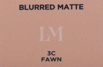 Opakowanie matującego kremu Laura Mercier Tinted Moisturizer, odcień 3C Fawn. Beżowe tło, ciemne napisy: BLURRED MATTE.