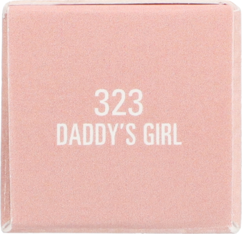 Jasnoróżowe opakowanie błyszczyka Kylie Jenner High Gloss Daddy's Girl 323, z tekstem na froncie.