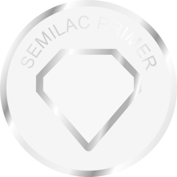 Logo Semilac Primer: srebrny okrągły emblemat z białym tłem i obrysem diamentu. Widok z przodu.