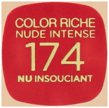 Czerwona etykieta szminki Color Riche Nude Intense 174 Nu Insouciant, złoty napis, zbliżenie.