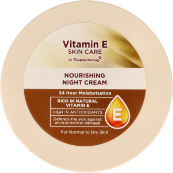 Krem na noc Superdrug Vitamin E w beżowo-brązowym słoiczku, nawilżający, do skóry normalnej i suchej, widok z góry.